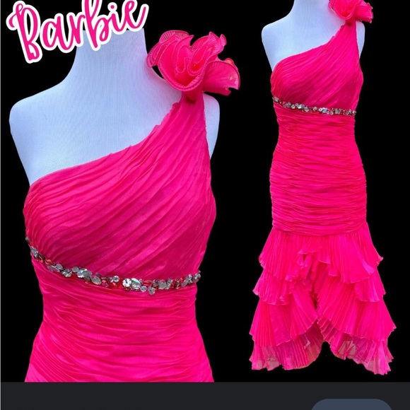 Dresses & Skirts - Gorgeous Barbie pink formal dress